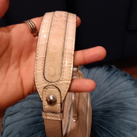 Vintage Y2k Guess Cream Shoulder Bag with Gold Accents With Small Wallet - Picture 9 of 10